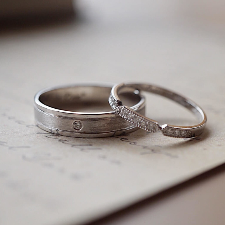 BORDER RING 4.5MM & FRENCH PAVE RING