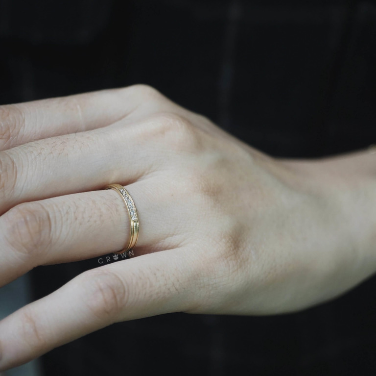 Alternative view of BORDER WEDDING RING