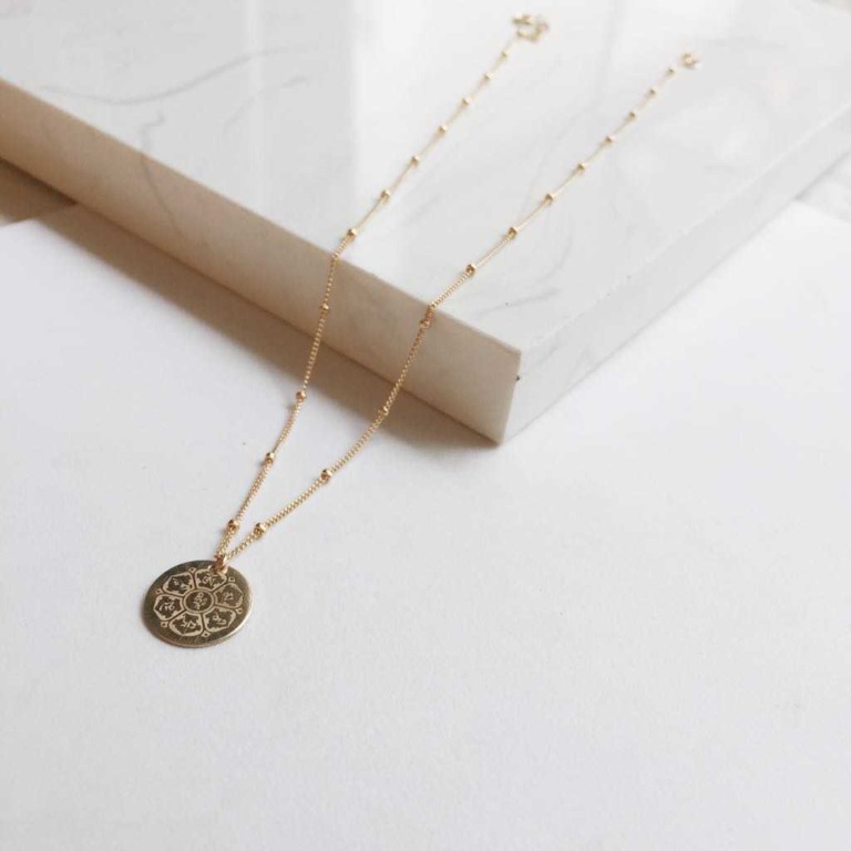 BOLD DISC SATELLITE NECKLACE