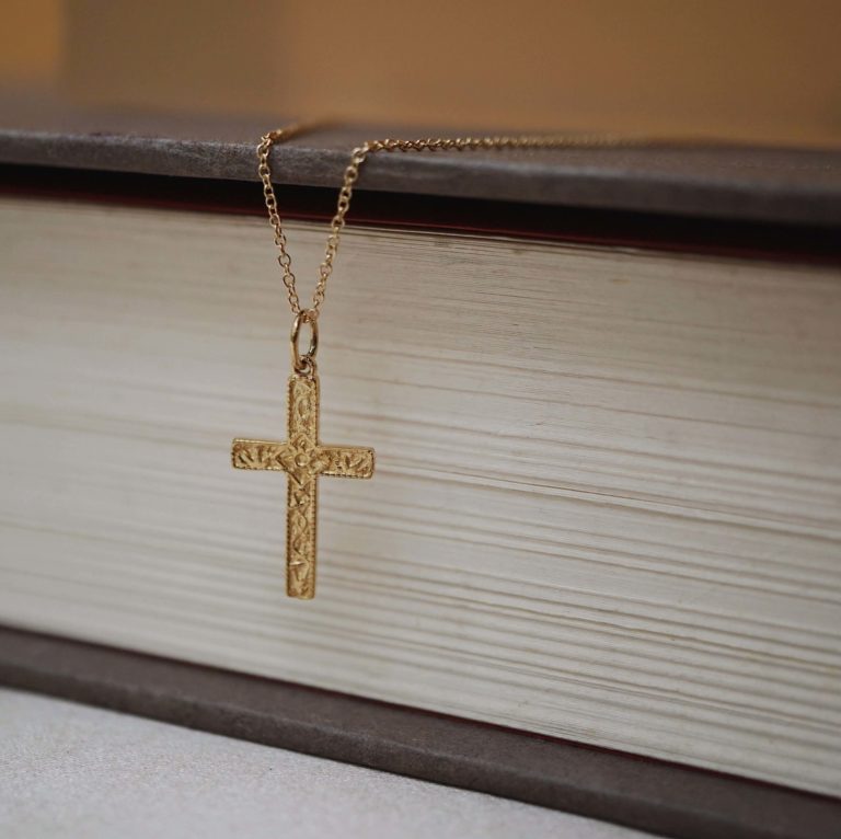 Alternative view of CROSS PATTERN NECKLACE