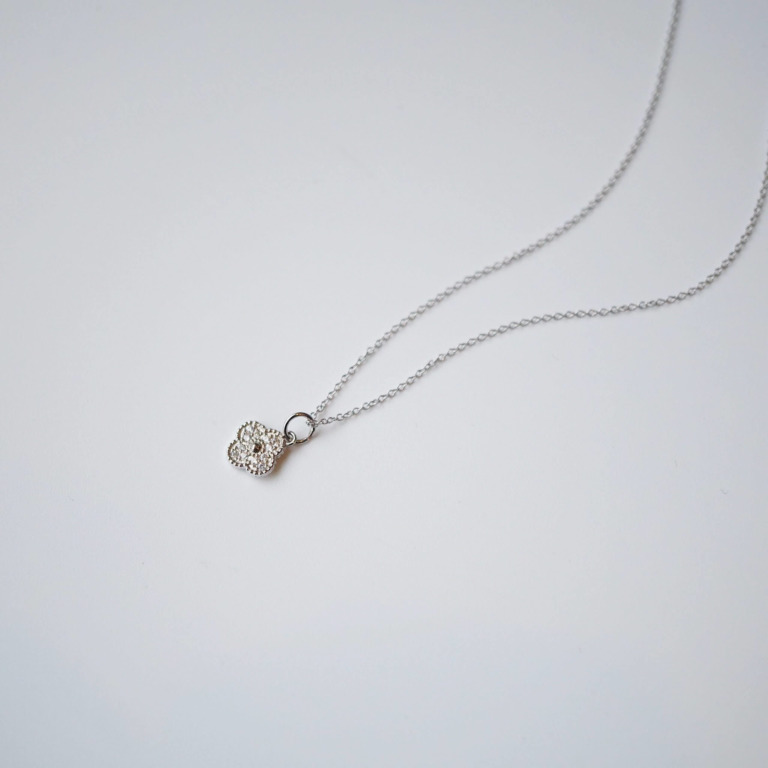 Alternative view of DAISY CLOVER LEAF NECKLACE