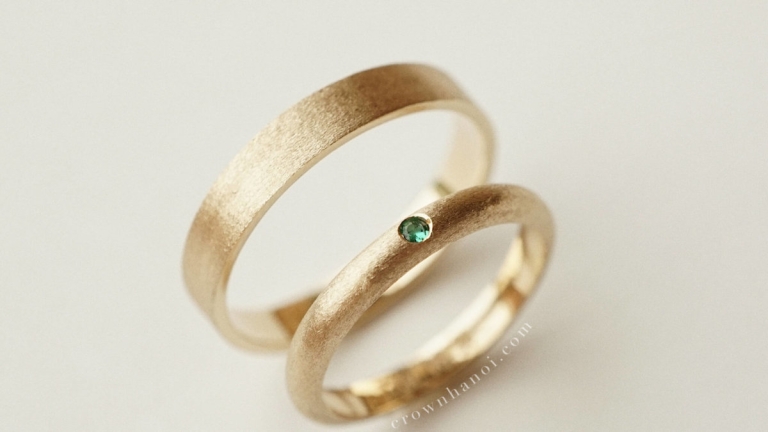 Alternative view of BAND RING & UNO EMERALD RING
