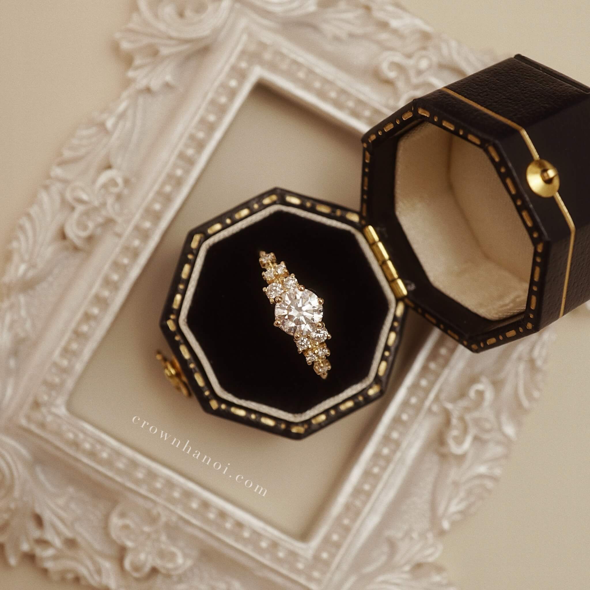BOLD 6 PRONG SOLITAIRE ALTERNATING RING
