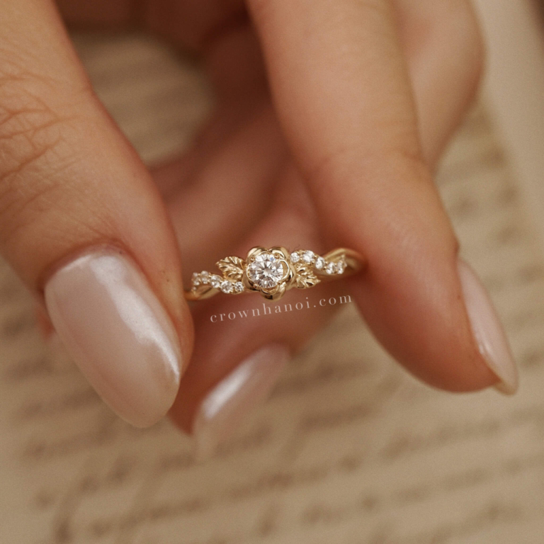 Alternative view of ROSE TENDED SOLITAIRE RING