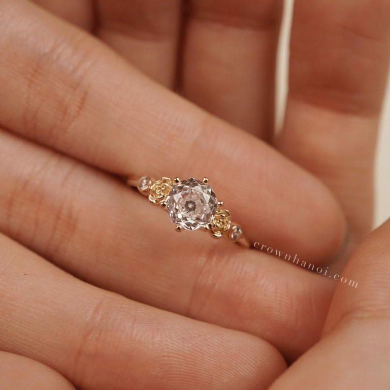 Alternative view of INNER BLOOM SOLITAIRE RING
