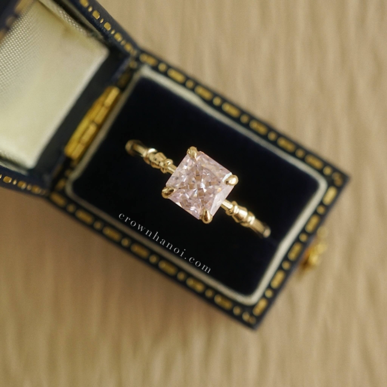 Alternative view of ROSA NOTE SOLITAIRE RING