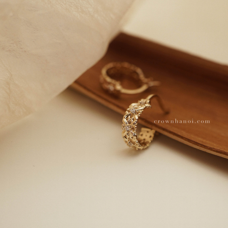 FLEUR CREST HOOP EARRINGS