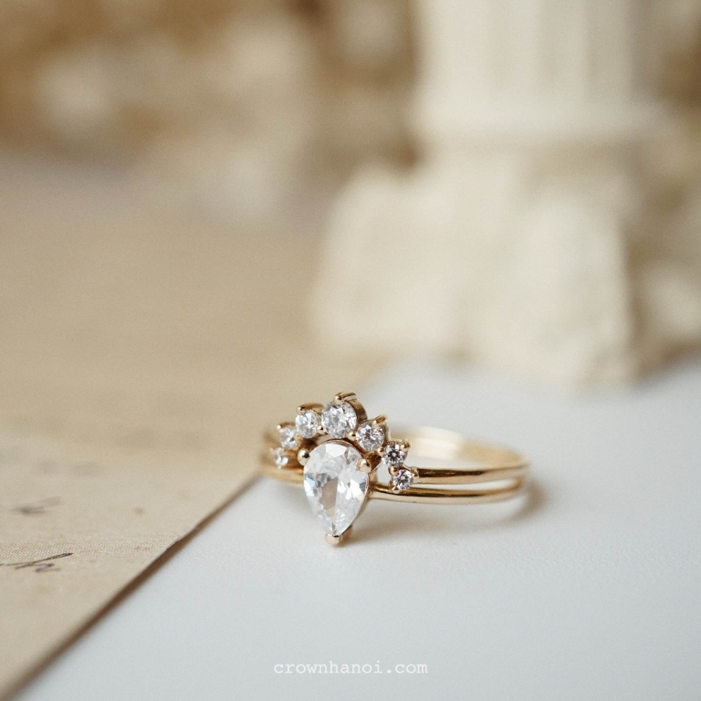 PEAR CUT RING & HIGH ARCH SKINNY RING
