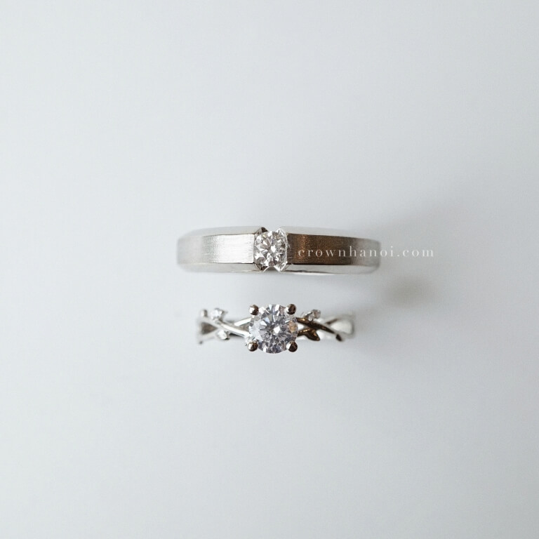 EDGE BAND RING 4.5MM – TWIG BUDS SOLITAIRE RING (PLATINUM)