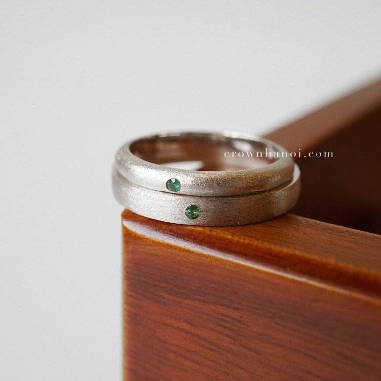 EMERALD BAND RING & EMERALD UNO RING (PLATINUM)