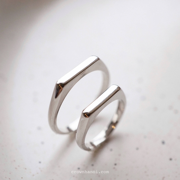 LINE SIGNET COUPLE RING 2.5MM (PLATINUM)