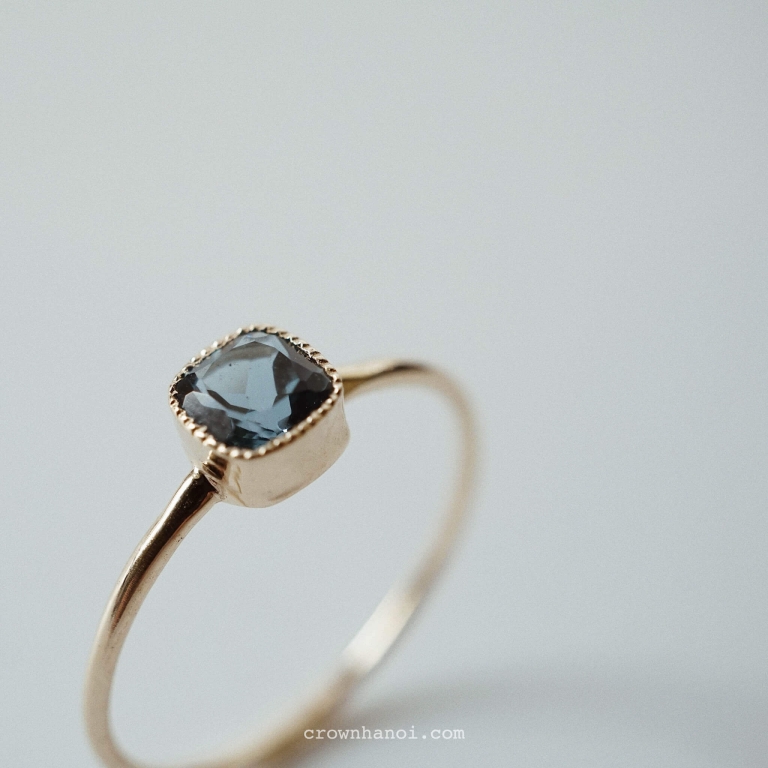MILGRAIN TOPAZ SKINNY RING