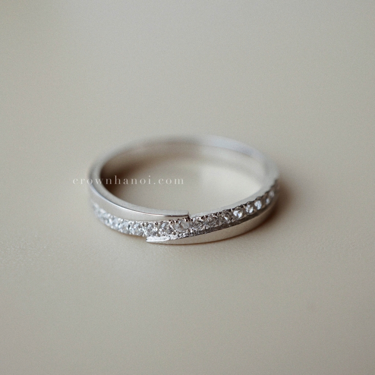 DIAGONAL PAVE RING