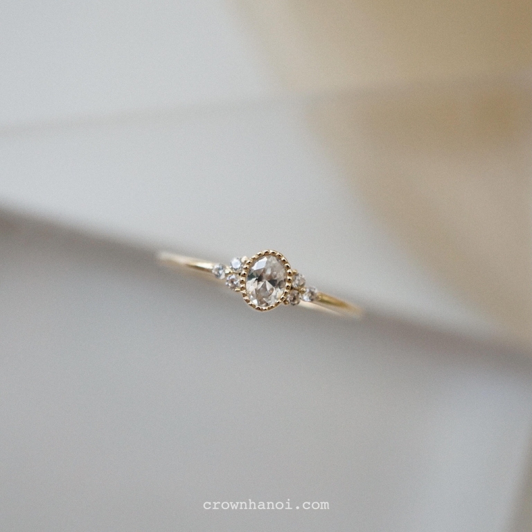 OVAL CLUSTER PETITE RING