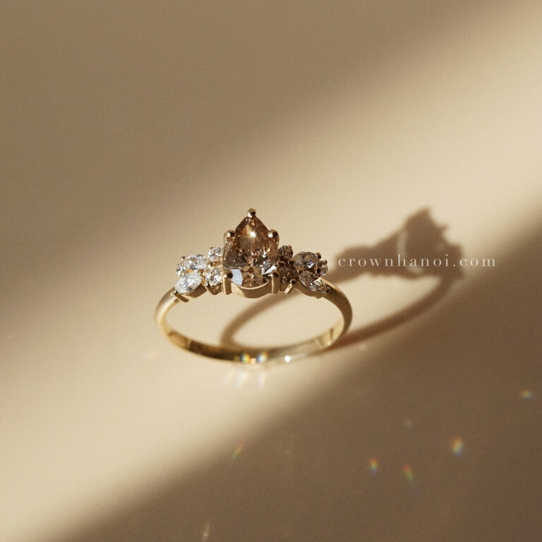 CHAMPAGNE DIAMOND PEAR RING