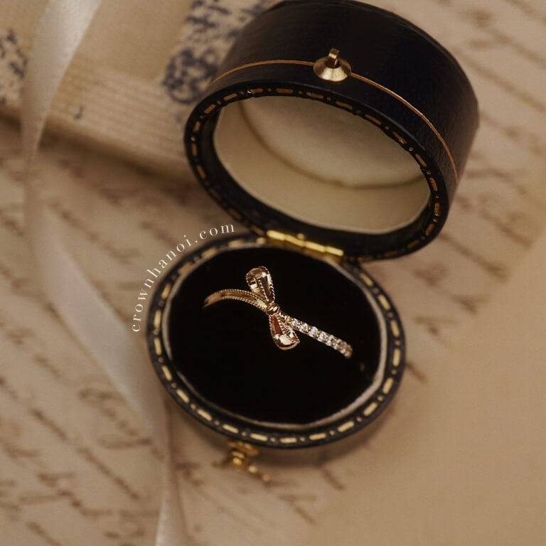 RIBBON PAVE RING