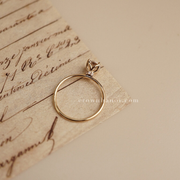 SECRET HALO ROUND SKINNY RING
