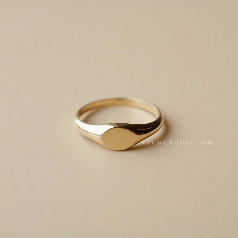 PETITE LANDSCAPE OVAL SIGNET RING