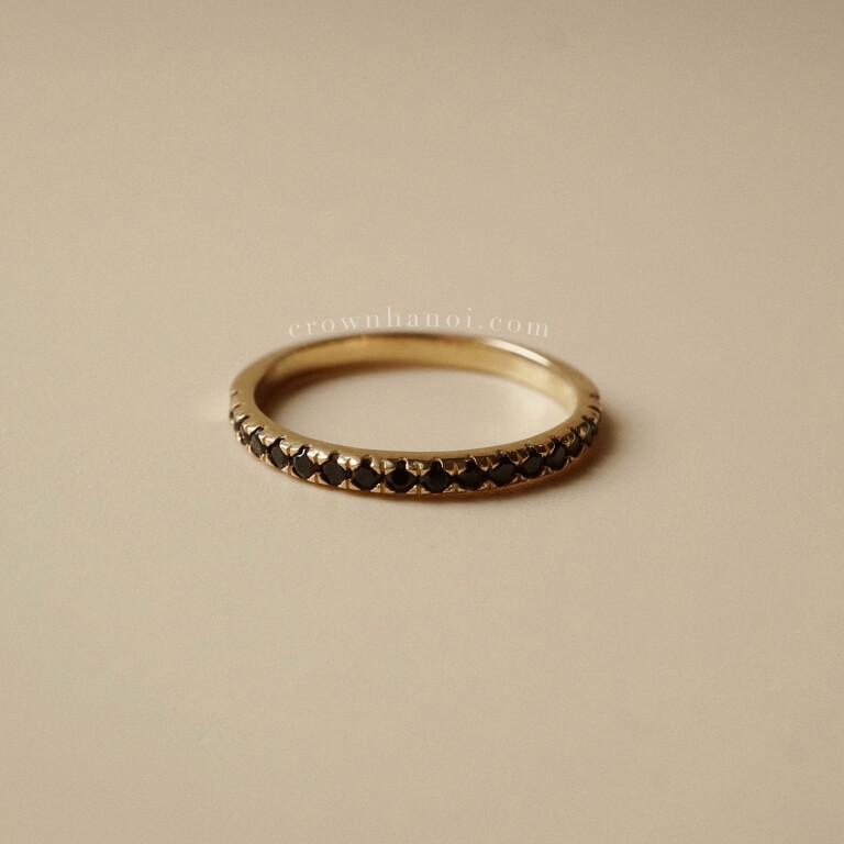 HALF BOLD PAVE ETERNITY RING - BLACK DIAMOND