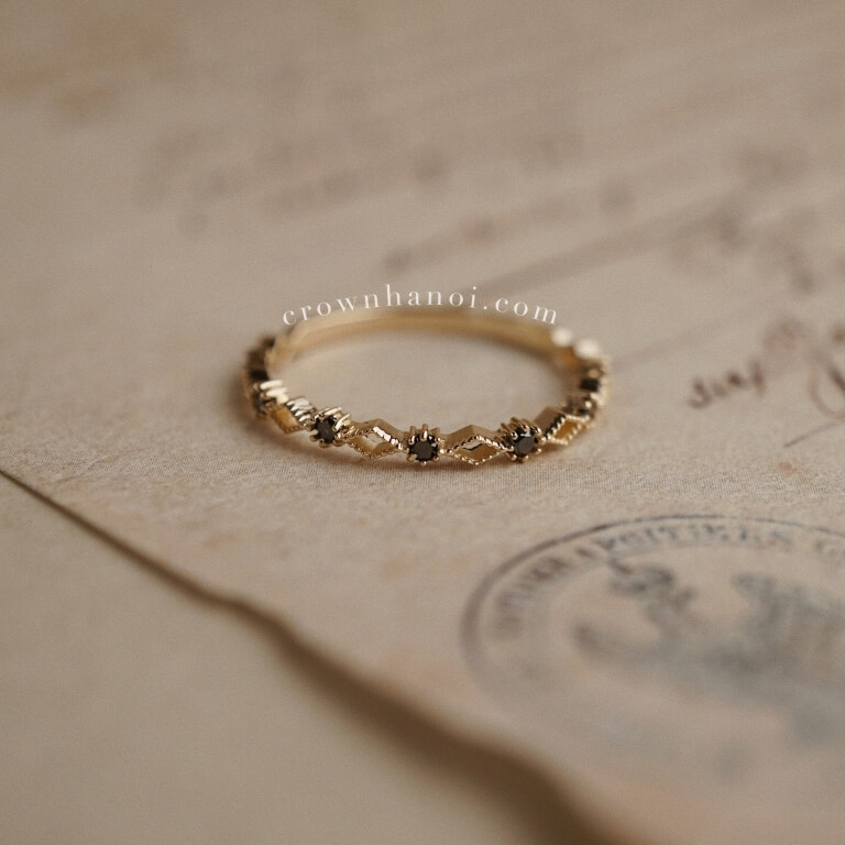 STARLIGHT BLACK DIAMOND RING